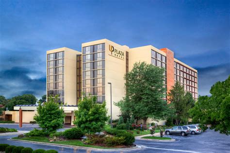 University plaza springfield mo - A block from Jordan Valley Park and Hammons Field, this understated conference hotel is a 7-minute walk from the Springfield Expo Center. The warmly decorated rooms with conservative furnishings feature free Wi-Fi, flat-screen TVs and coffeemakers. 